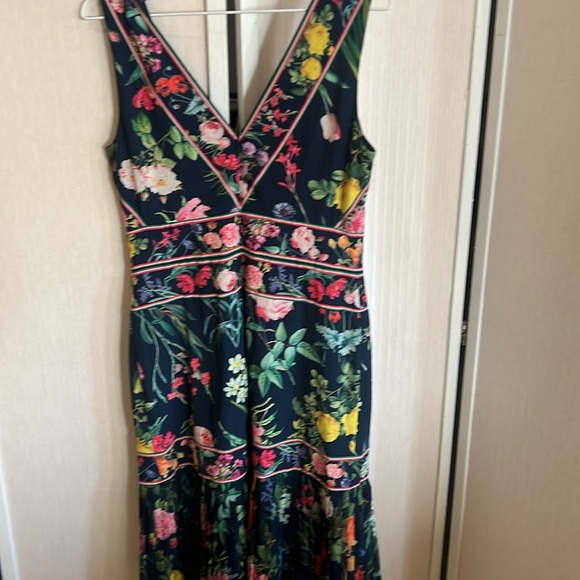 Stunning floral Tadashi Soji dress size 6 - Picture 5 of 8